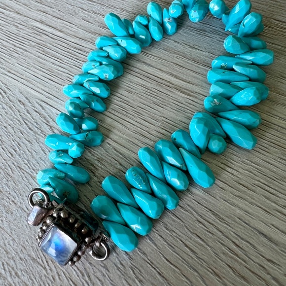 Sleeping Beauty Turquoise Bracelet w Moonstone Clasp – 1990s Vintage - Picture 11 of 15